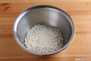 塩切り麹を作ります。