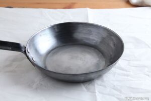 クレンザーで磨きます。