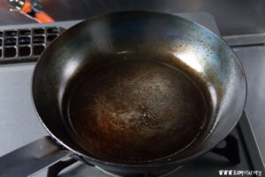 熱してから油を入れる理由は?