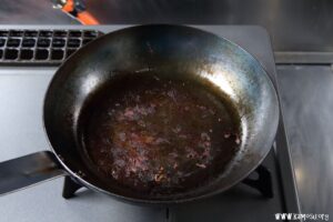鉄フライパンの洗い方は?