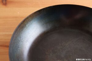 鉄フライパンの油膜を守るには?