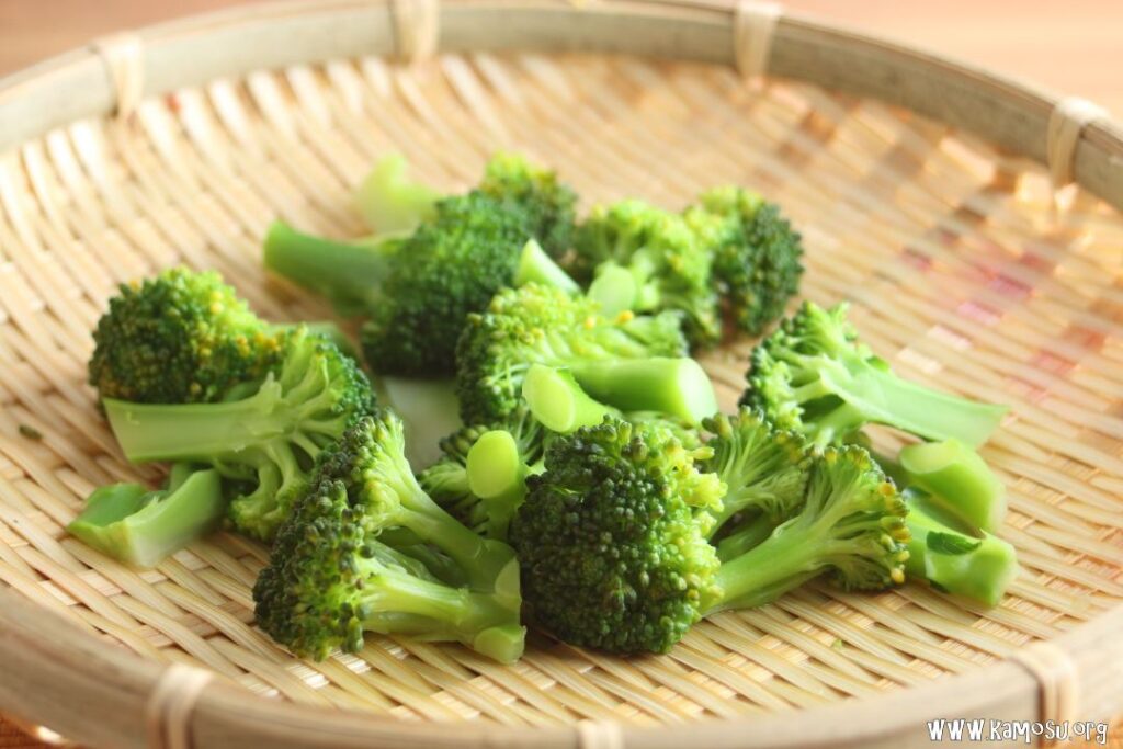 ブロッコリーの茹で方は? 基本の茹で時間と塩の有無について