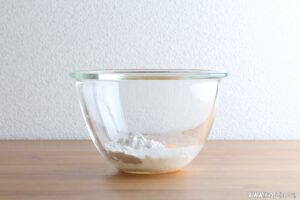 すべての材料をボウルに入れます。