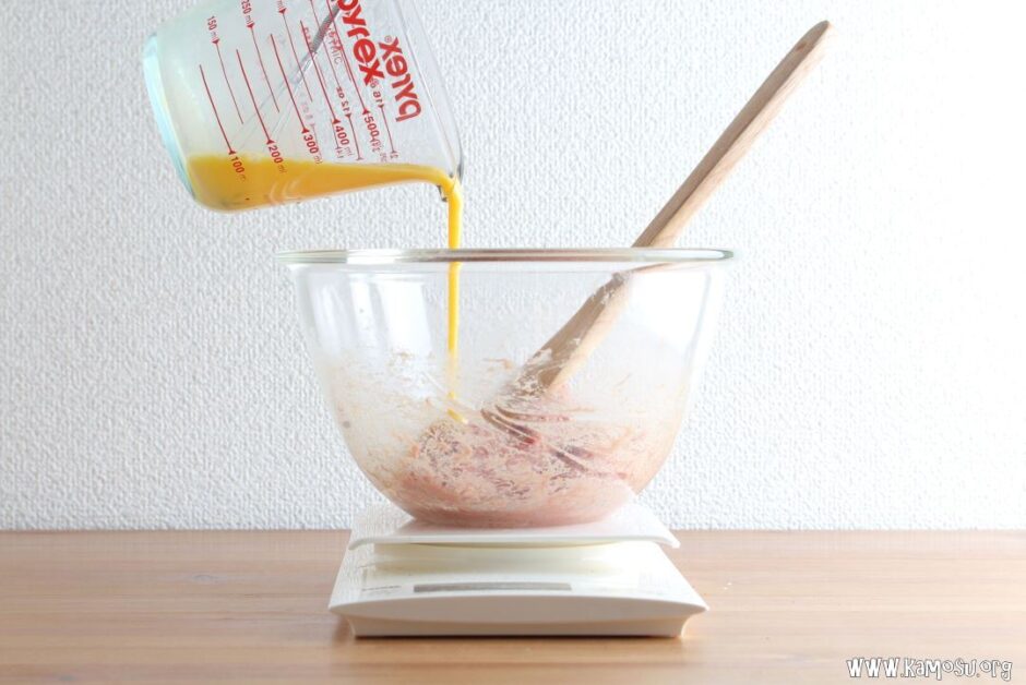 ハンバーグに入れる卵の役割は？