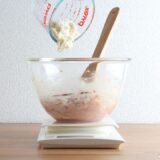 ハンバーグにパン粉を加える理由は？