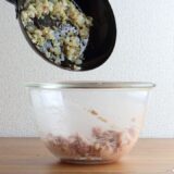 ハンバーグの玉ねぎの役割は？