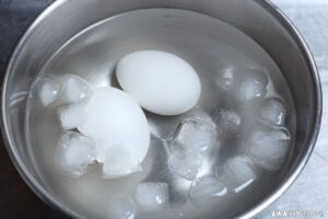 冷水で冷やすとむきやすくなる?