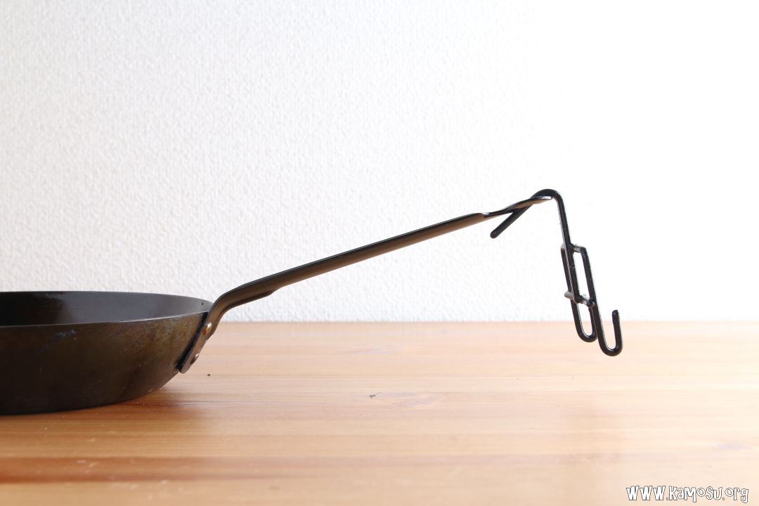 鉄フライパンの収納方法は 吊るす収納のメリットと注意点 台所通信