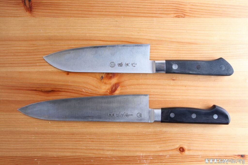 牛刀と三徳の違いは? 買い足しを考慮したメイン包丁の選び方について