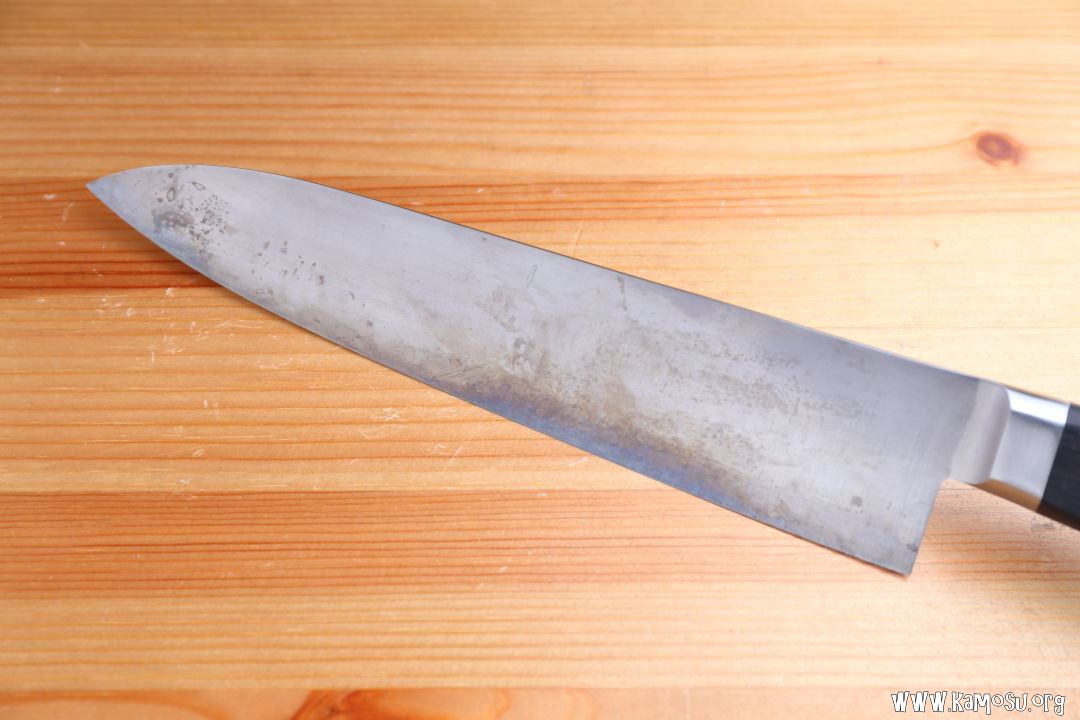 包丁のサビ取り方法は？ ハガネの包丁につくシミのような変色について