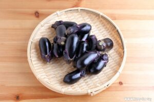 傷のあるなすが色あせの原因に?