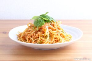 トマトソースパスタ